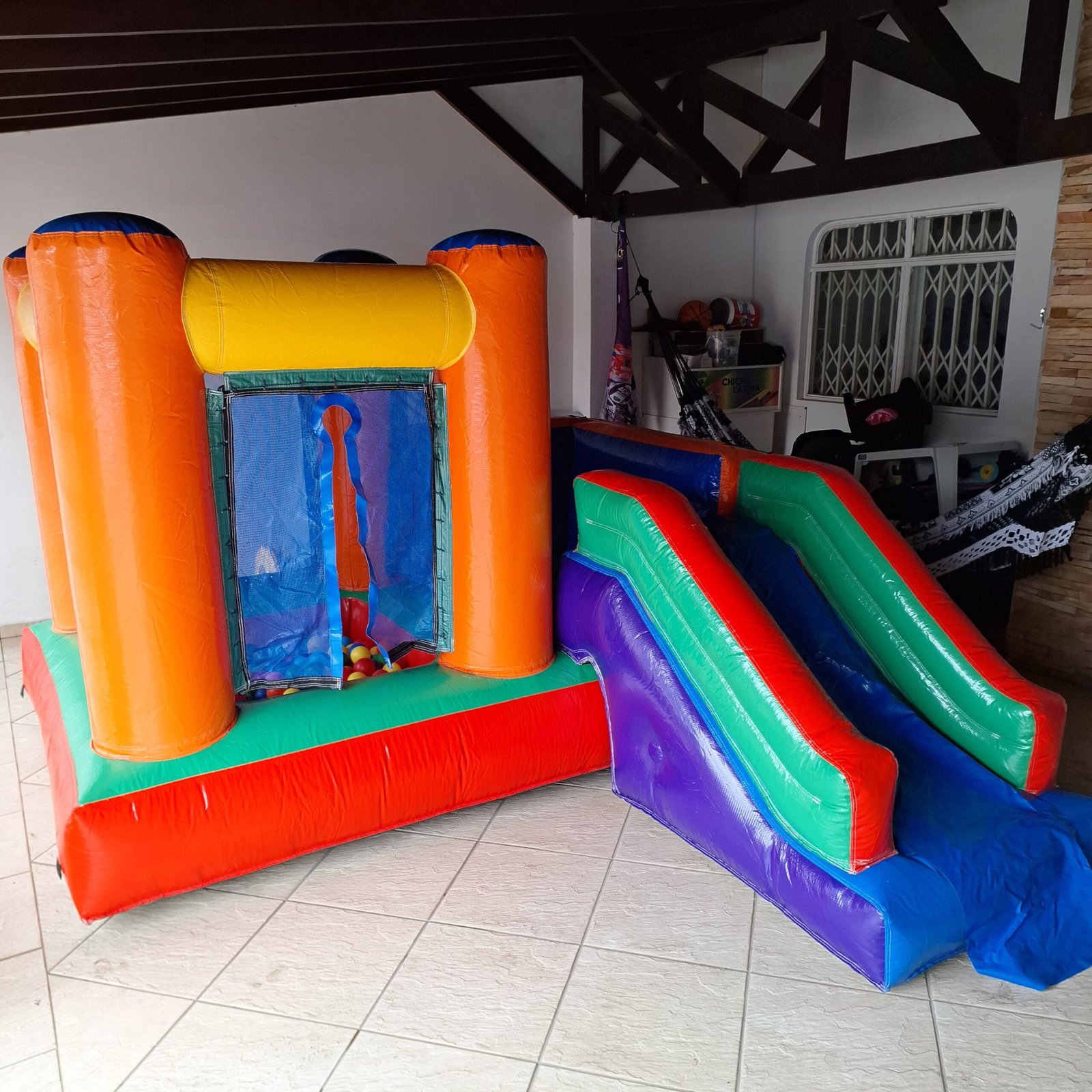 Cubo com piscina